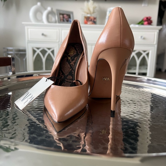 Zara Tan Heels Sleek Modern Design - Picture 3 of 4